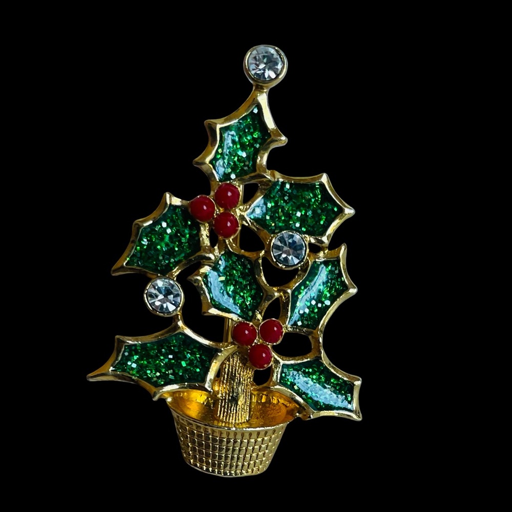 Vintage Signed AVON Goldtone Holly Berry Christmas Tree Pin Brooch - Picture 1 of 5